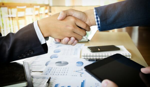 businessmen-shaking-hands-during-meeting